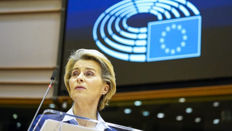 Von der Leyen “Con i talebani contatti operativi, non politici”