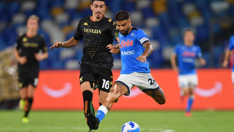 Il Napoli batte il Venezia 2-0 in dieci