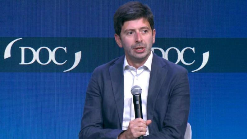 Covid, Speranza “Non sprechiamo crisi, bisogna investire su Ssn”