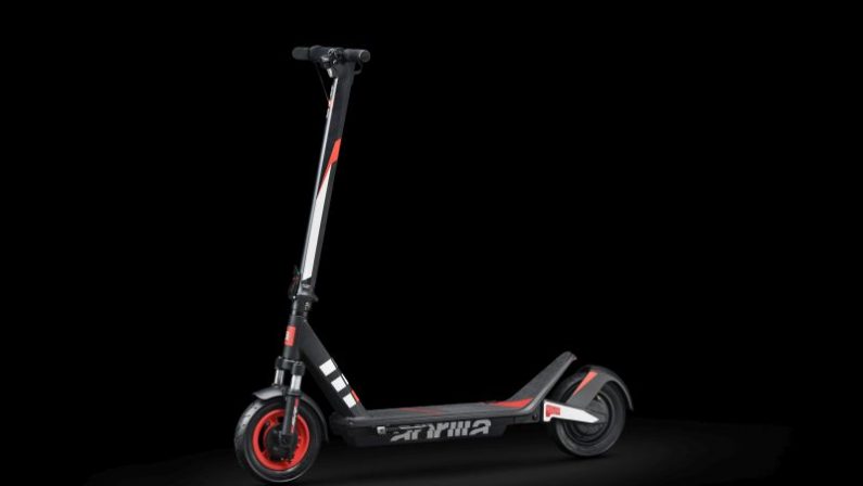Aprilia amplia offerta mobilità leggera con nuovo monopattino