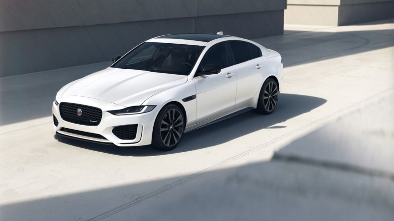 Jaguar presenta XF e XE R-Dynamic Black