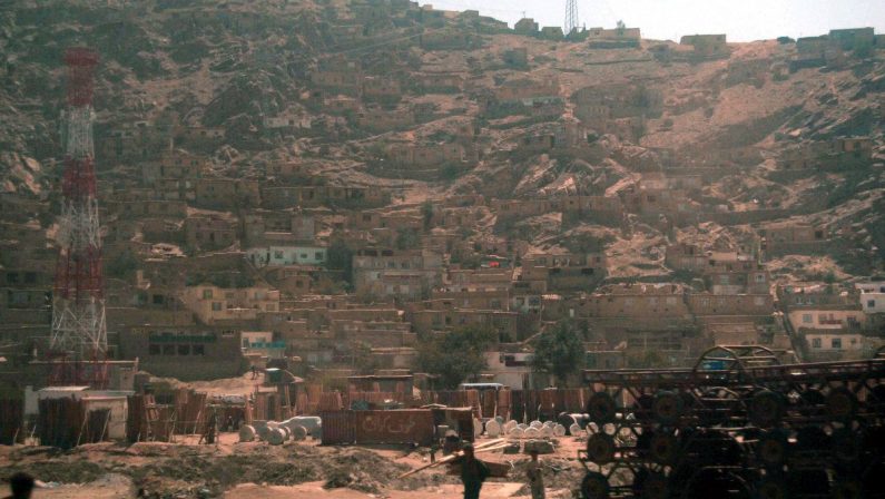 Afghanistan, decine di morti a Kabul in attentati dell’Isis