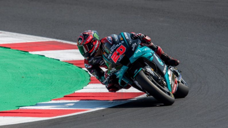 Quartararo miglior tempo nelle prove libere a Silverstone, Rossi 10°