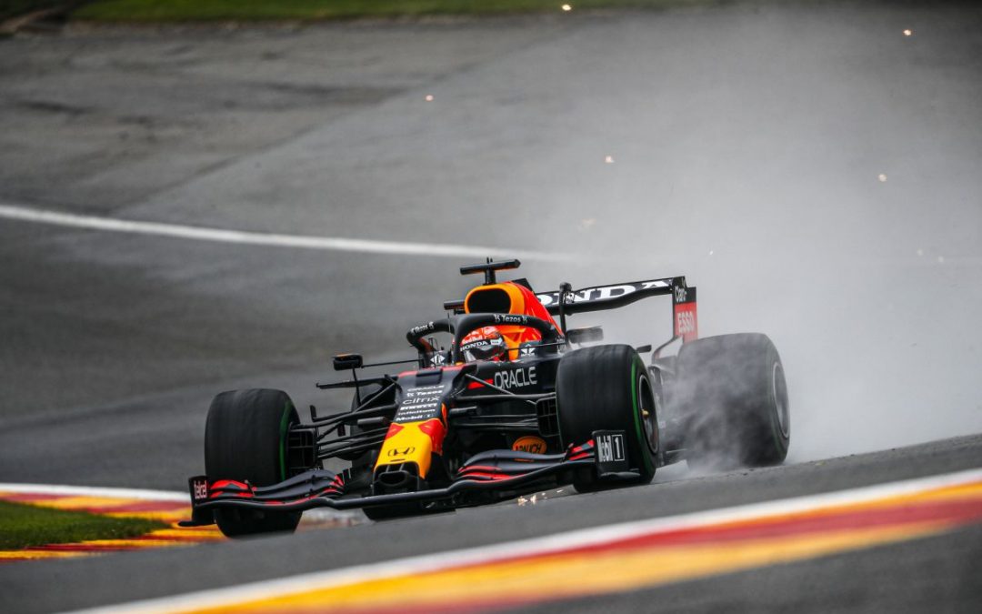 Pole Verstappen in Belgio, Ferrari in difficoltà sotto la pioggia