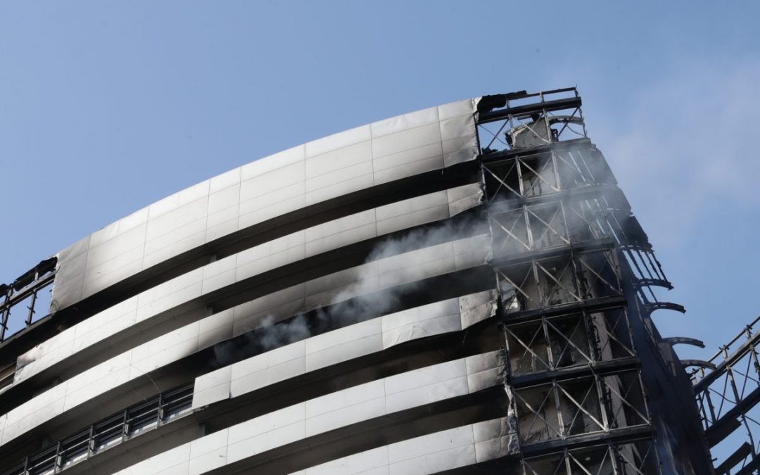 Incendio grattacielo a Milano, tra le ipotesi un cortocircuito