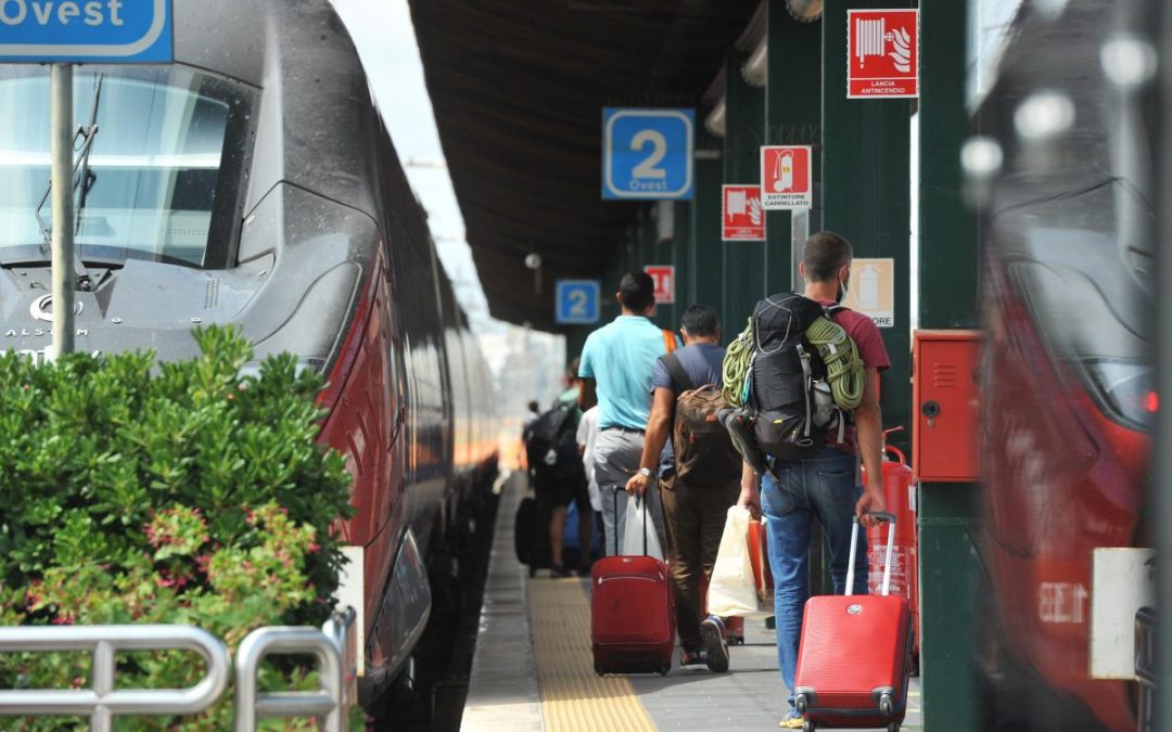 Sindacati “No al blocco dei treni, sosteniamo la campagna vaccinale”