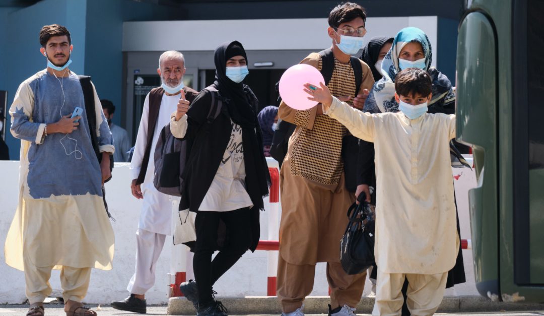 Cittadini afghani evacuati con l’ultimo volo da Kabul arrivato oggi all’aeroporto di Fiumicino 