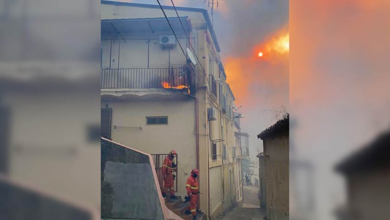 Incendi in Calabria, la testimonianza sull'inferno di fuoco del Vab Valdisieve