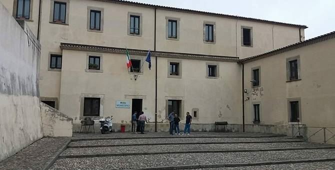 Statua imprenditore antimafia, il sindaco di Paola: «Non sarà mai rimossa»