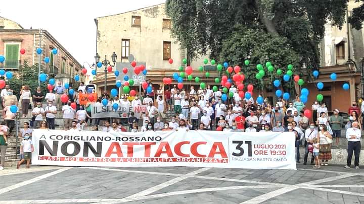 Il popolo sfida la criminalità, in tanti in piazza a Corigliano Rossano