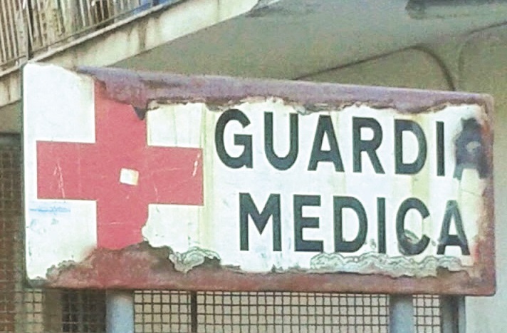 Guardie mediche chiuse per ferie nel Cosentino: non ci sono medici