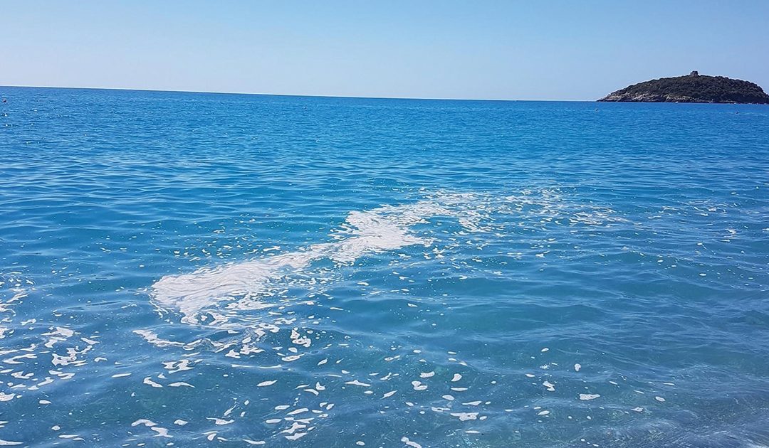 La scia bianca tra Diamante e Scalea