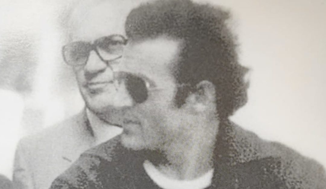 La copertina del libro "Poliziotto", con Nicola Longo in moto con Federico Fellini
