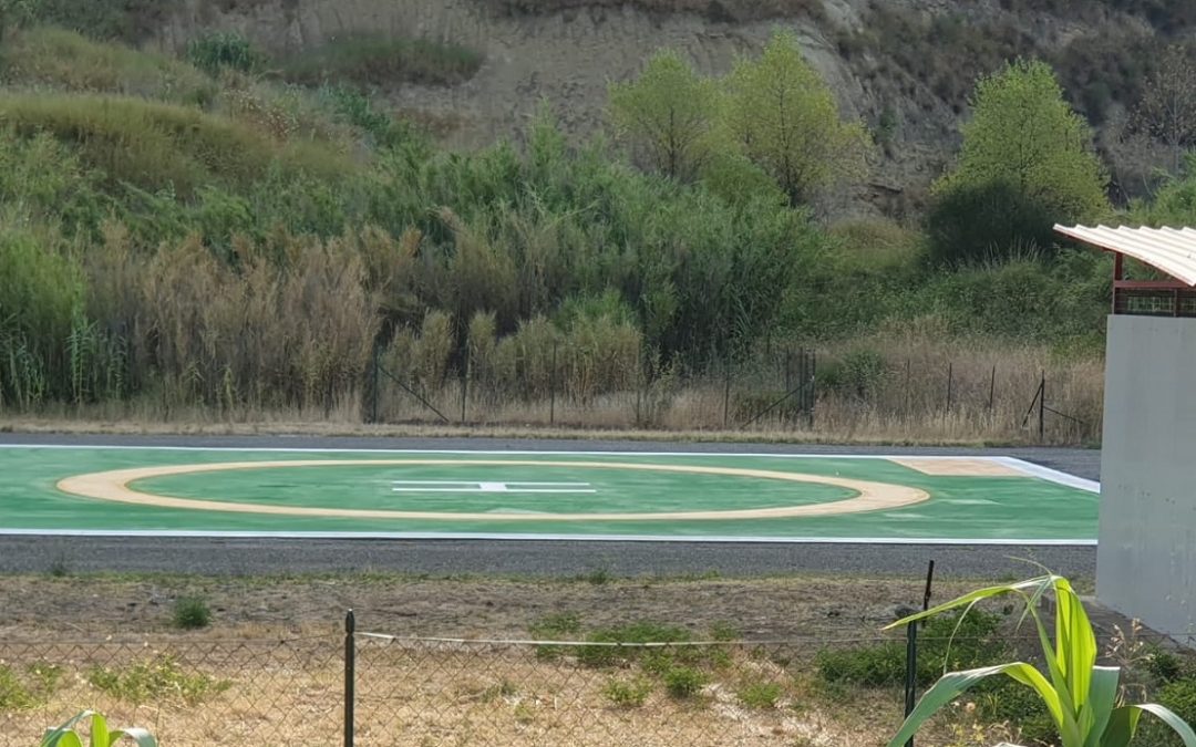 La pista vuota dell'elisoccorso di Cosenza