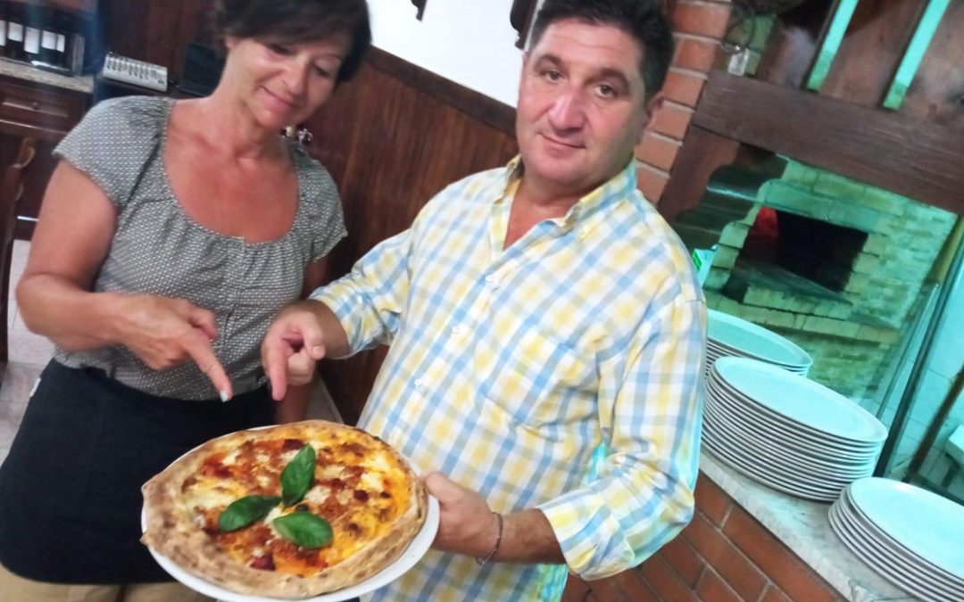 I titolari con la pizza Covid-19