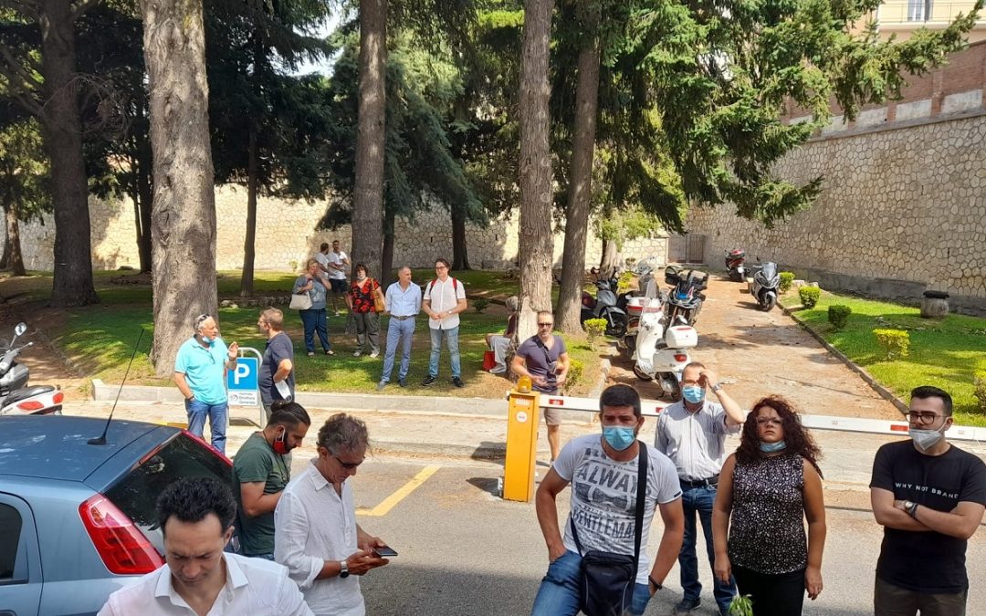 La protesta dei dipendenti del Sant'Anna Hospital