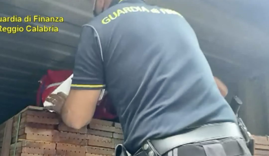 Oltre 650 chili di cocaina purissima sequestrati al porto di Gioia Tauro