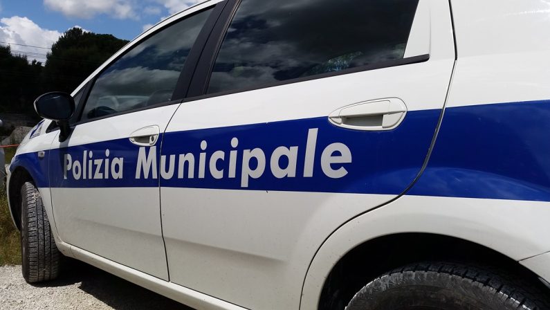 Gioiosa Jonica: in auto contromano poi pugni e spintoni alla Municipale