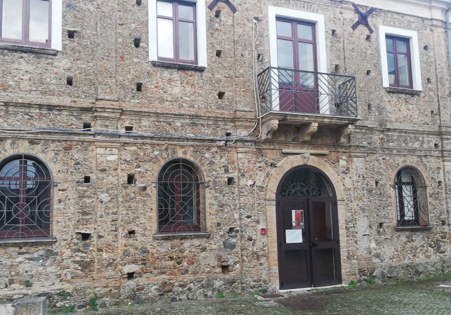 Il palazzo comunale di Maida