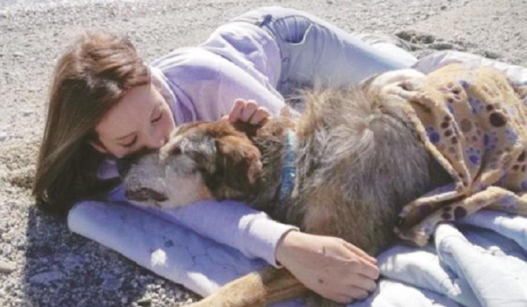 Debora con uno dei suoi amici a quattro zampe