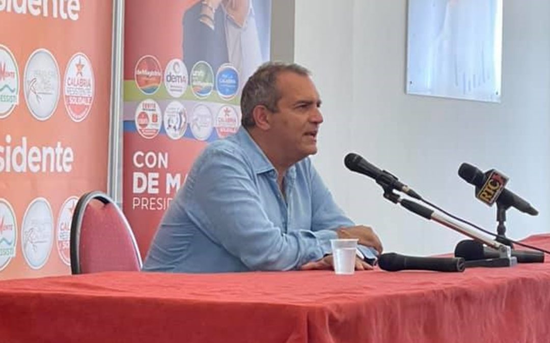 La conferenza stampa di Luigi de Magistris a Lamezia Terme