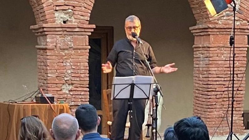 La Calabria di Ettore Castagna tra fascino e mistero a Rovito