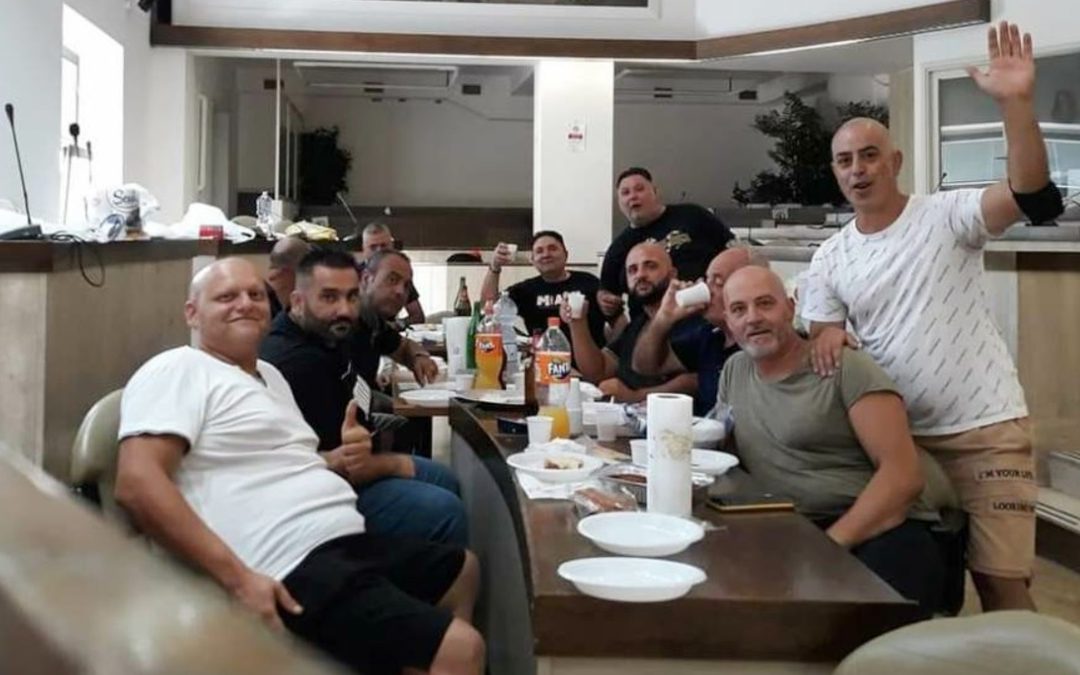 Gli ex lavoratori Akros nella sala consiliare a ferragosto