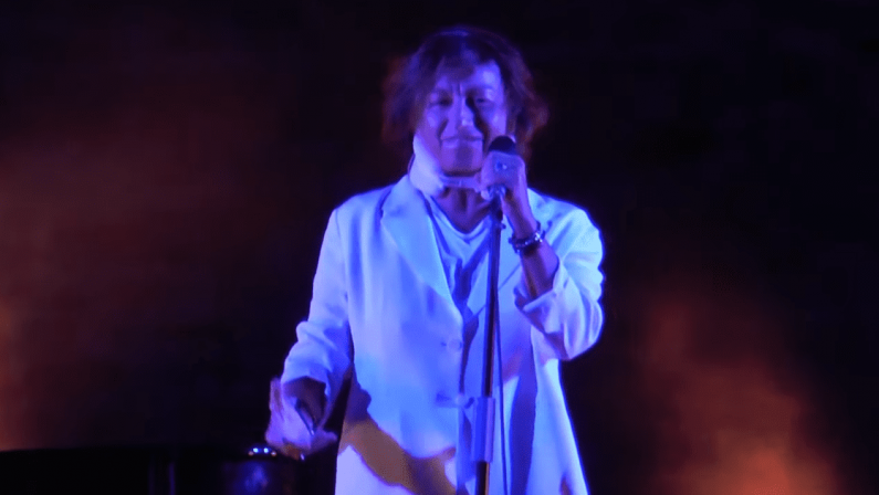 Gianna Nannini, sfortunato concerto a Borgia: dopo la caduta dal letto arriva la pioggia