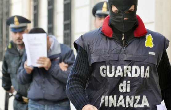 Un'operazione della guardia di finanza