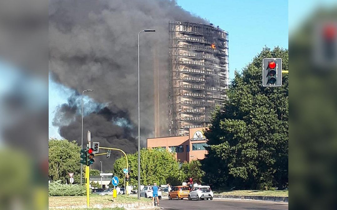 Milano, maxi incendio in un grattacielo: 70 famiglie evacuate – VIDEO