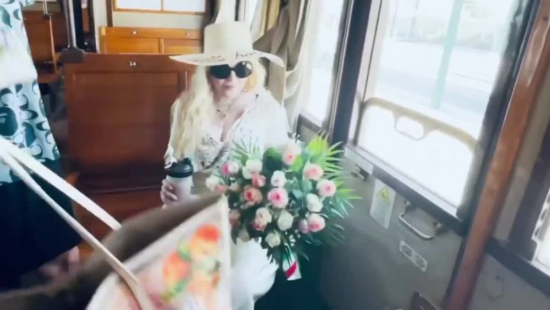 Madonna saluta la Puglia, video in treno storico