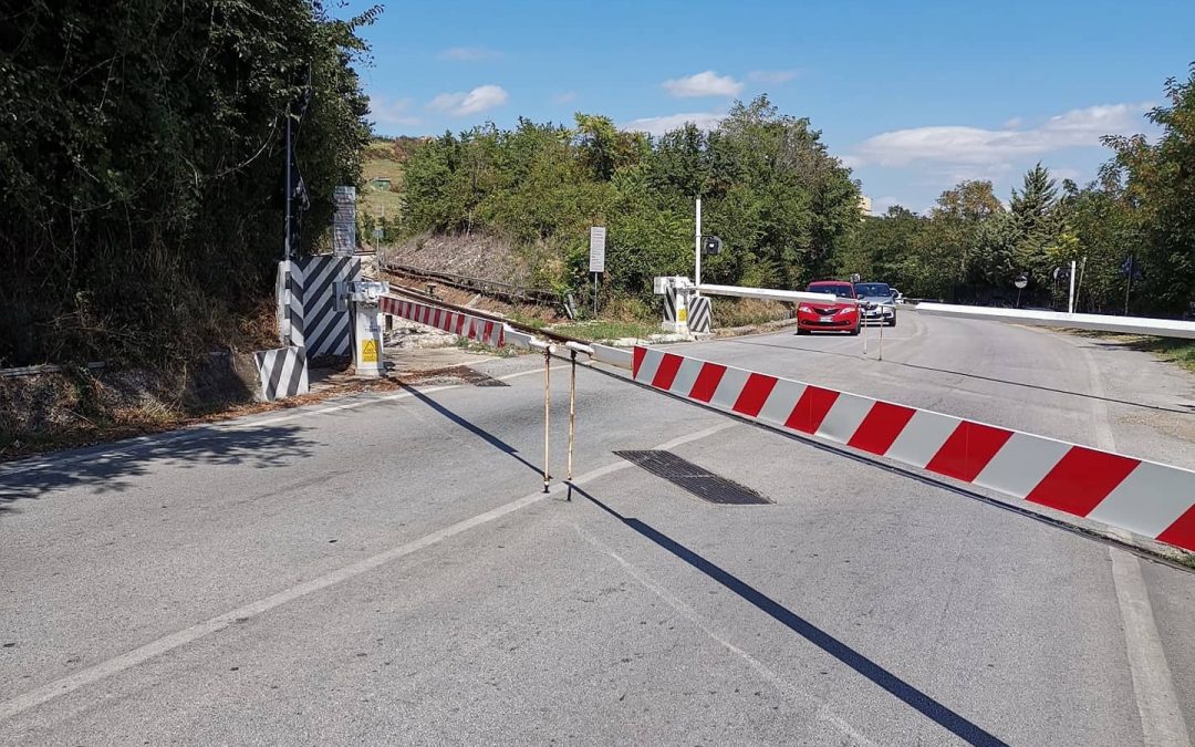 Rionero, il treno passa ma le sbarre restano giù