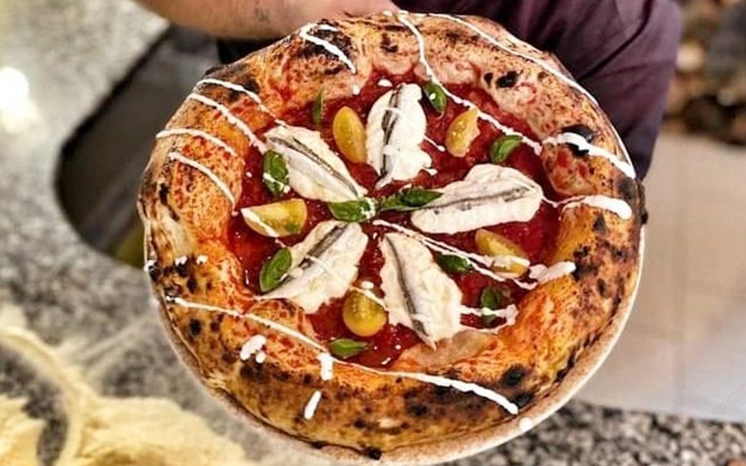 Una creazione del pizzaiolo Francesco Fortuna