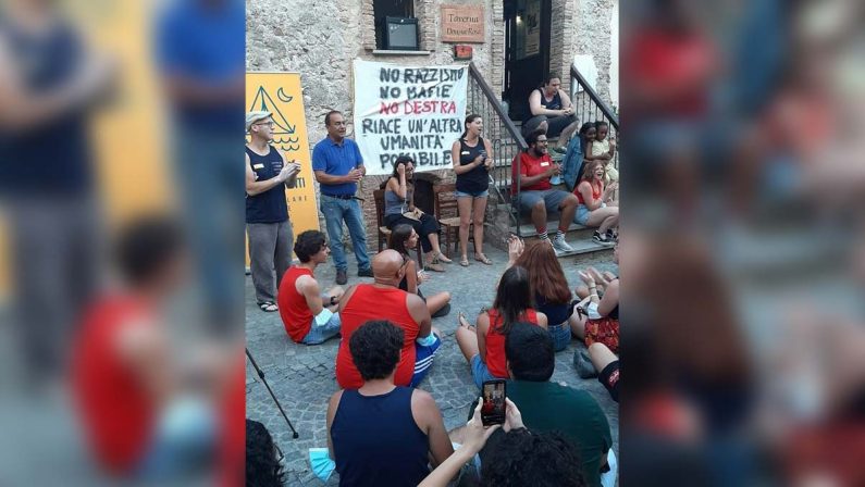 Il popolo di Lucano di mobilita, oggi tutti in piazza a Riace