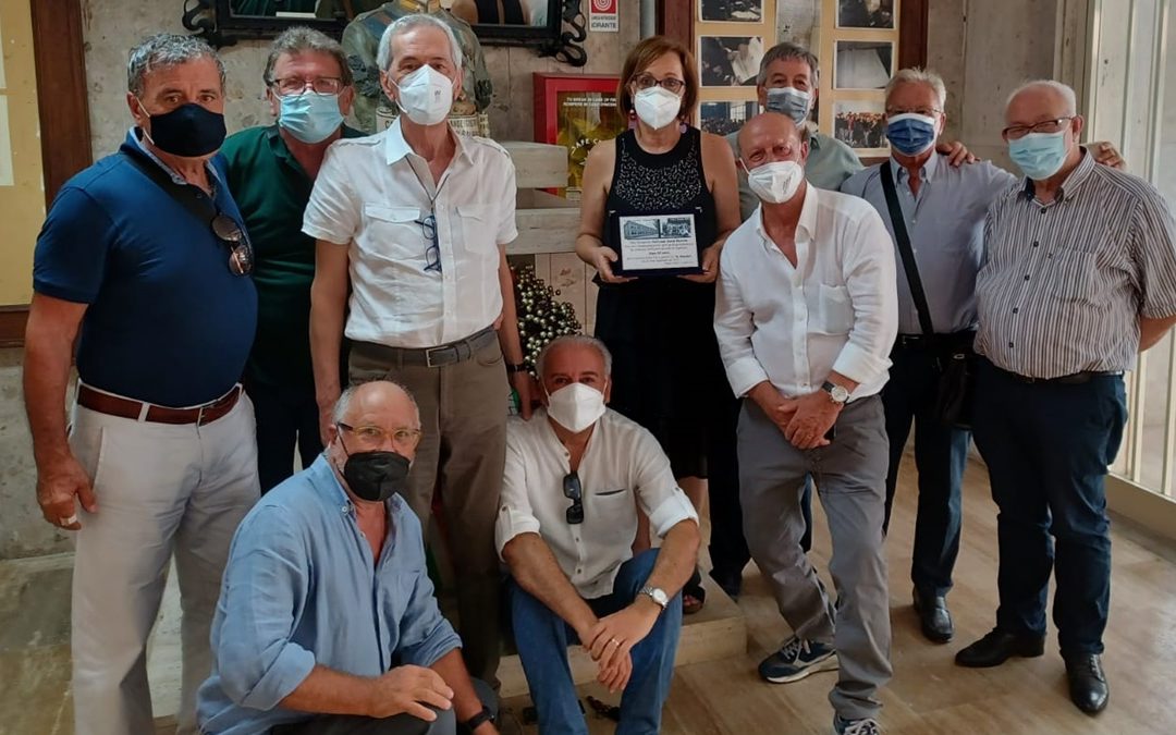 Gli alunni ritrovatisi a distanza di 50 anni