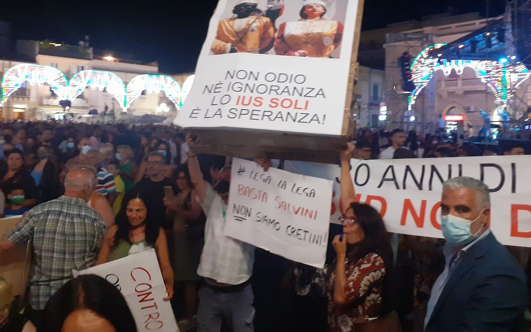 I contestatori di Matteo Salvini a Palmi