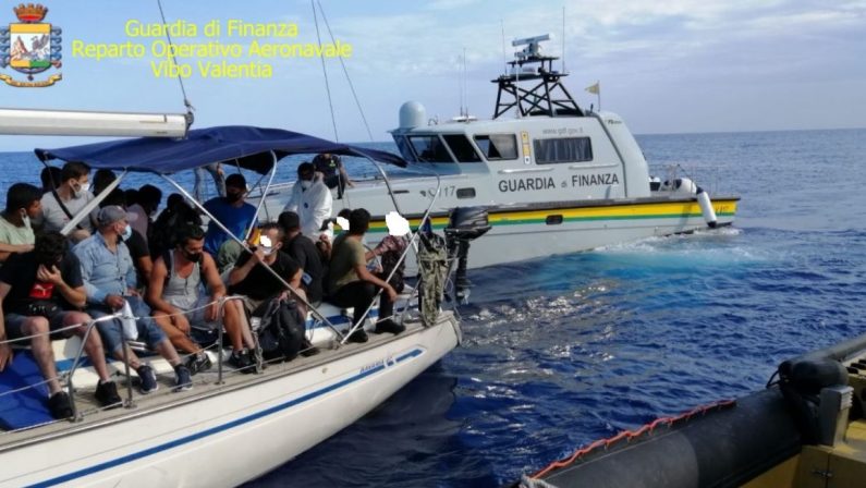 Secondo sbarco di migranti a Crotone in appena 48 ore