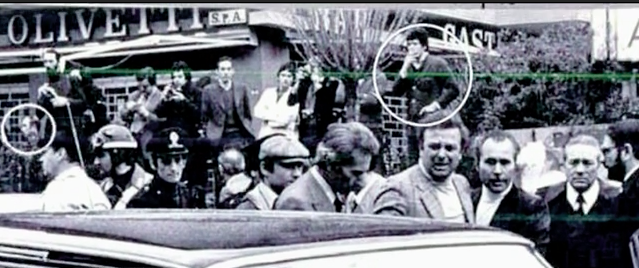 La foto scattata subito dopo il sequestro Moro nella quale gli investigatori riconobbero (nei cerchi) il boss della ‘ndrangheta Antonio Nirta (a destra) e Giustino De Vuono (a sinistra)