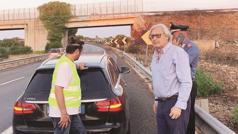 Sgarbi tradito dalla sua auto, il tramonto pugliese lo consola