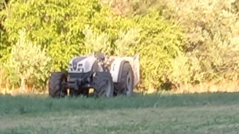 Si ribalta col trattore e scivola in un dirupo, morto un agricoltore nel Cosentino