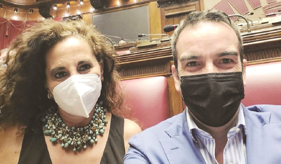 Il selfie scattato da Roberto Occhiuto e Wanda Ferro
