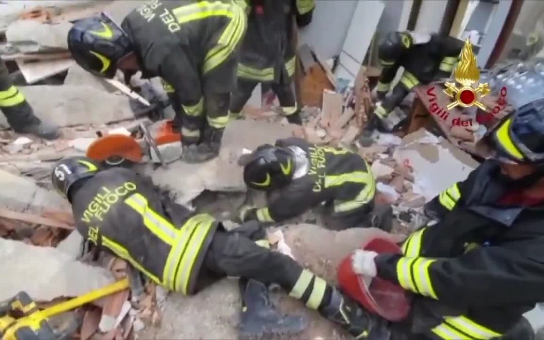 Crolla palazzina a Torino, morto un bambino