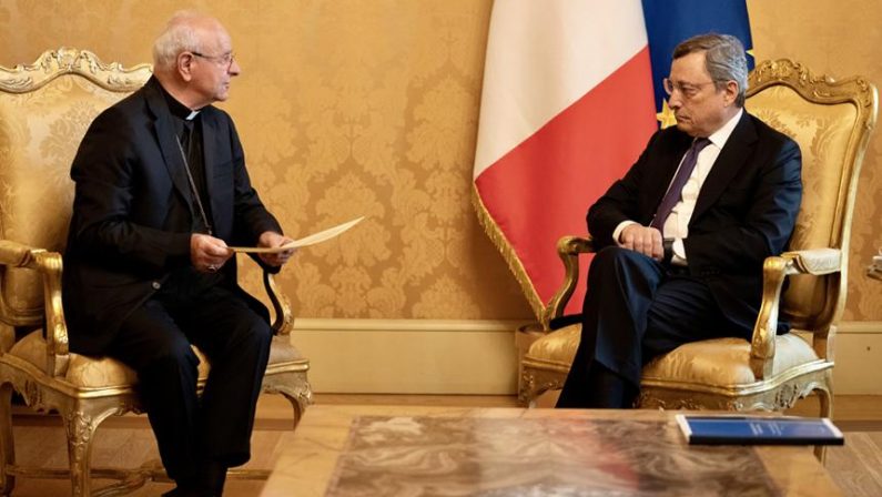 Draghi incontra mons. Paglia, presentata Carta Diritti Anziani