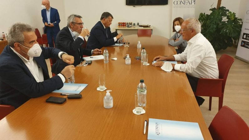 Confapi “Il Governo decida presto per l’obbligo vaccinale”