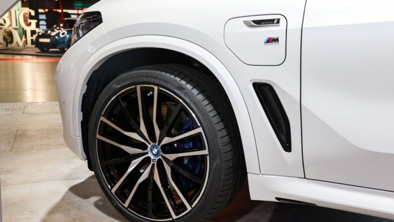 Un terzo delle auto elettriche al Salone di Monaco gommate da Pirelli