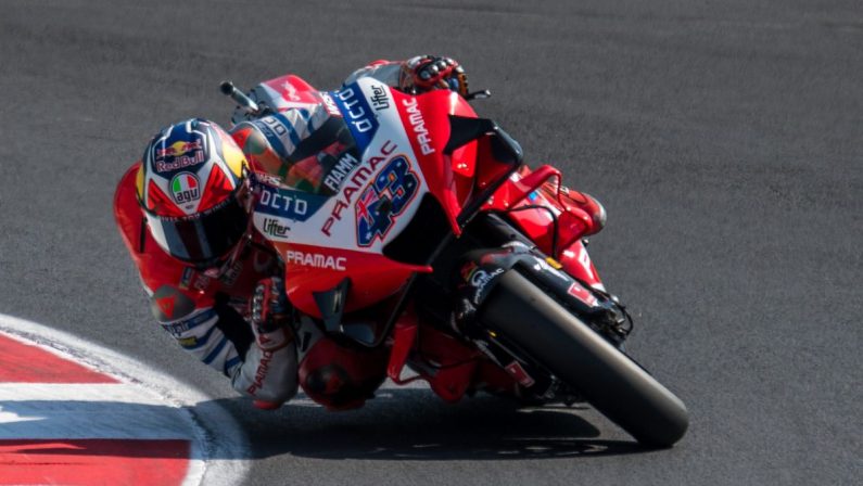 Al Gp Aragon Miller vola nelle libere, sorpresa Crutchlow