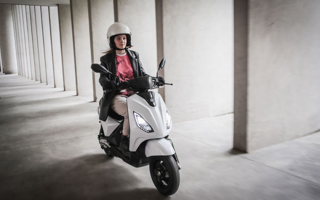 Piaggio 1, il nuovo e-scooter essenziale, facile e leggero
