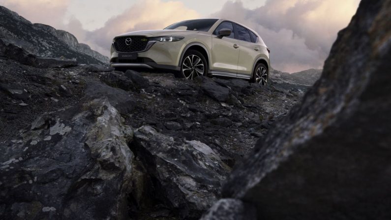 Mazda CX-5 2022, più raffinata e con nuova gamma di allestimenti
