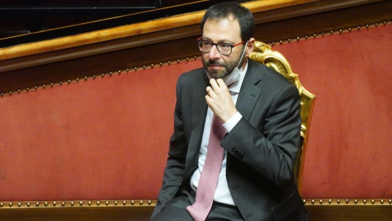 Agricoltura, Patuanelli “Riforma Pac epocale, arriverà in tempi fissati”