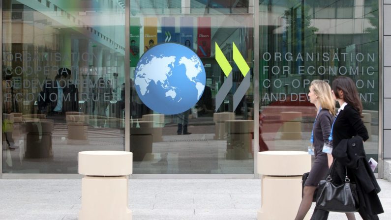 Ocse, frena la ripresa globale ma per l’Italia crescita record